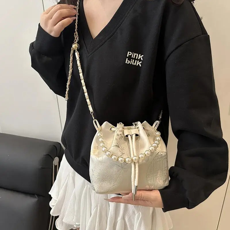 Chinese Style Fine Embroidery Bucket Bag